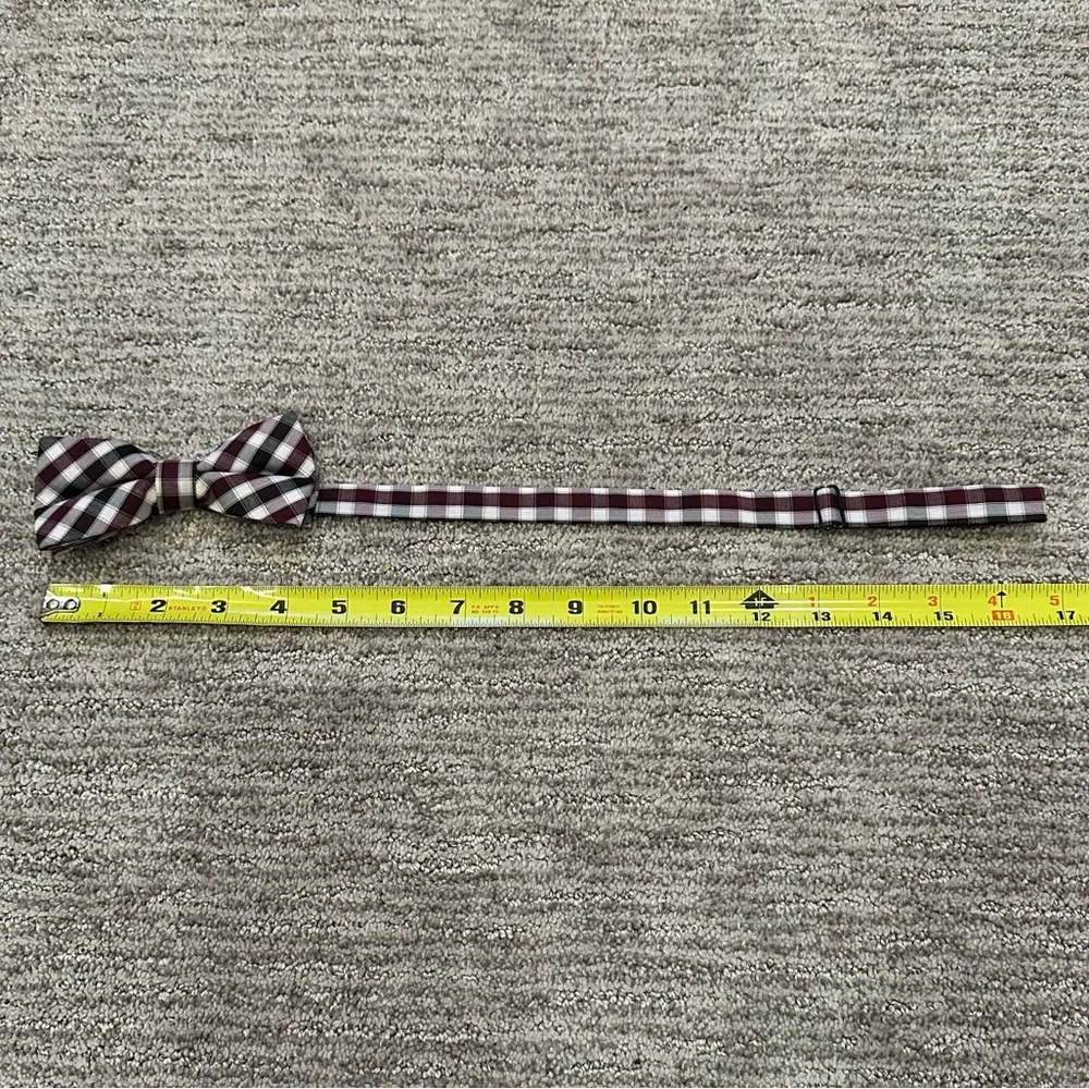 Plaid Bow Tie in Burgundy and Black